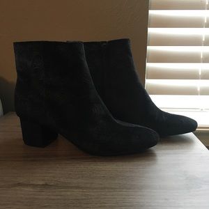 UNISA caytea velvet bootie BRAND NEW!